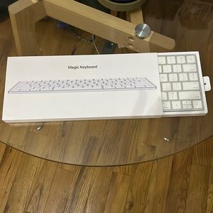 Apple Magic Keyboard - like new